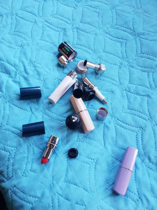 Bricheta gen cliper si masina ruj surub cu loc secret ascunzatoare