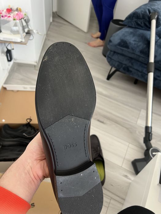 Vand pantofi boss marimea 48 purtati de 2 ori