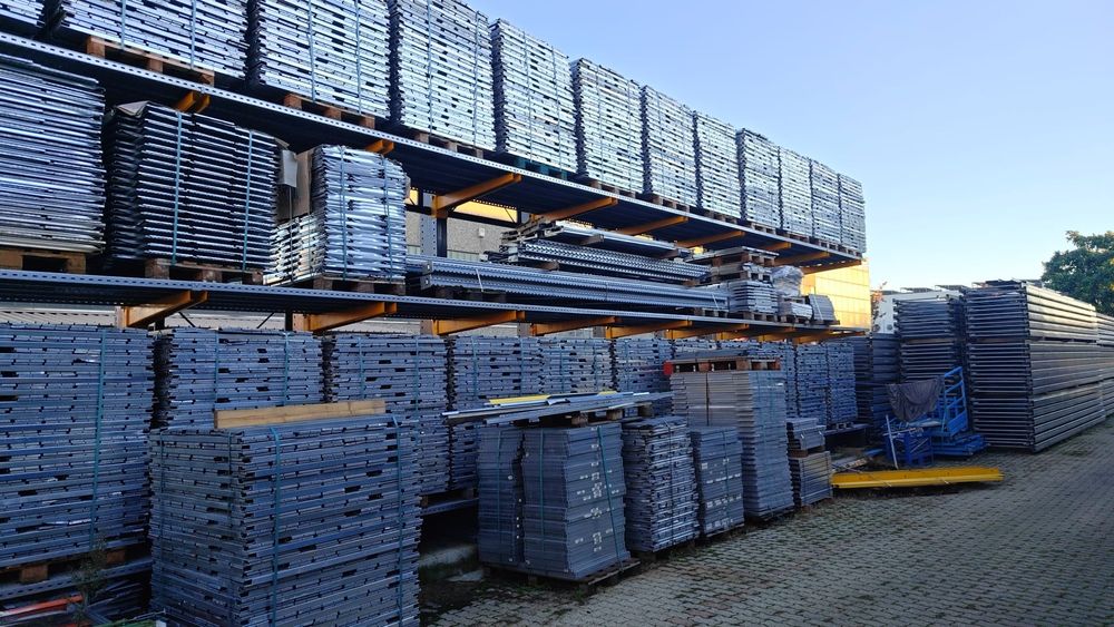 Rafturi metalice