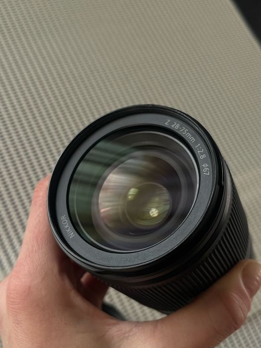 Обектив Nikkor 28-75 mm f/2.8 неразличим от нов