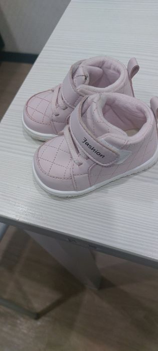 Продам демисизонную обувь