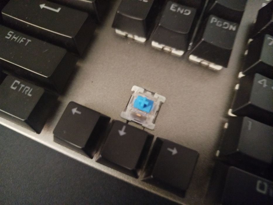 продам механическую ргб клавиатуру