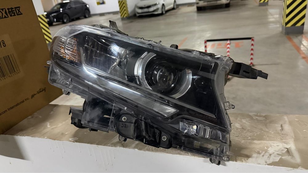 Права фара toyota prado