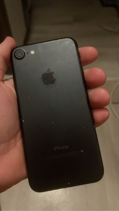 Продам два айфона 7