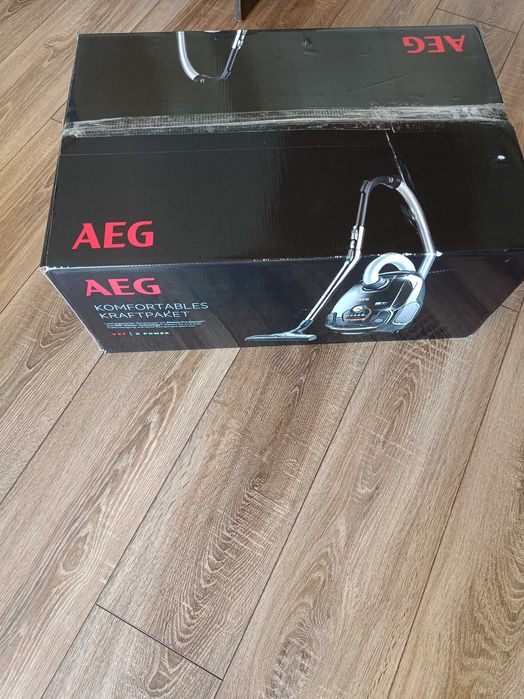 Продавам прахосмукачка АEG