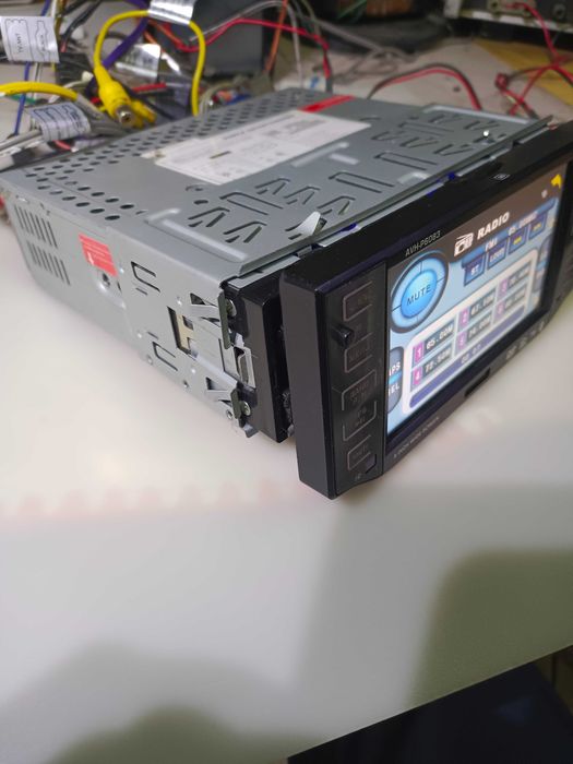 Магнитола AVH-P6083