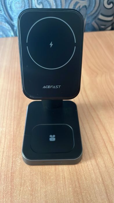AceFast безжично зарядно за Apple