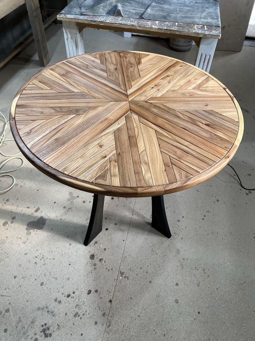 Круглый стол из массива карагача 92 см