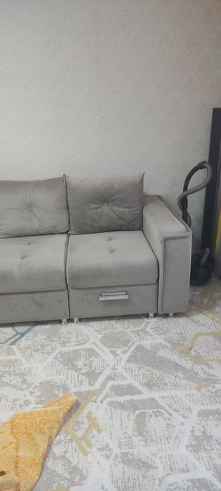 Продам диван почти новый в идеальном сост большой вместительный удоб.