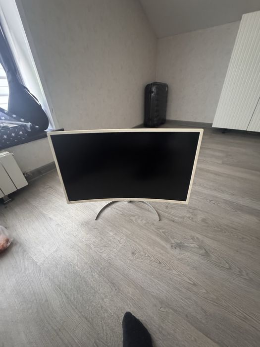 Монитор Philips 328e8q
