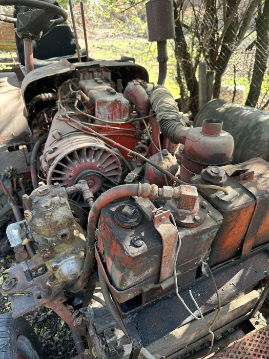 Продава се мини тракторче