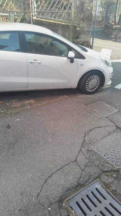 Dezmembrez / Piese auto KIA RIO 2018 euro 6 88.000 km 1.1 CRDI Euro 6