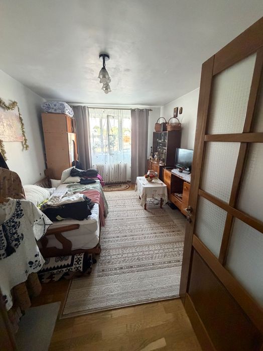 Cameră de cămin 20 mp - plus baie, bucătărie, boxă și loc de parcare