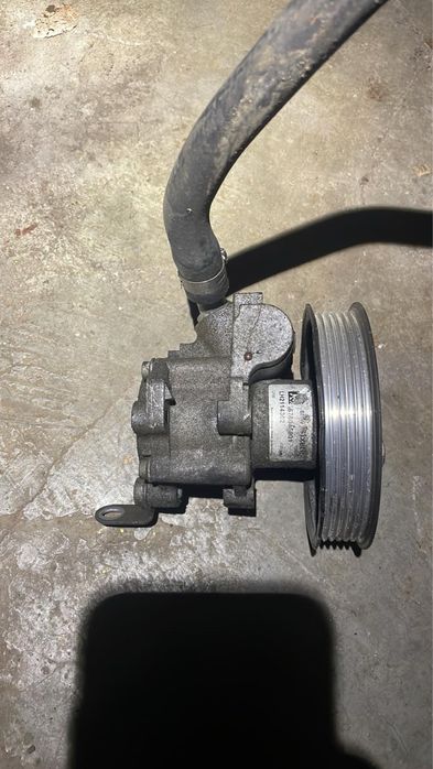 Хидравлична помпа БМВ Е90/ Е91 Н57 (pompa bmw n57)