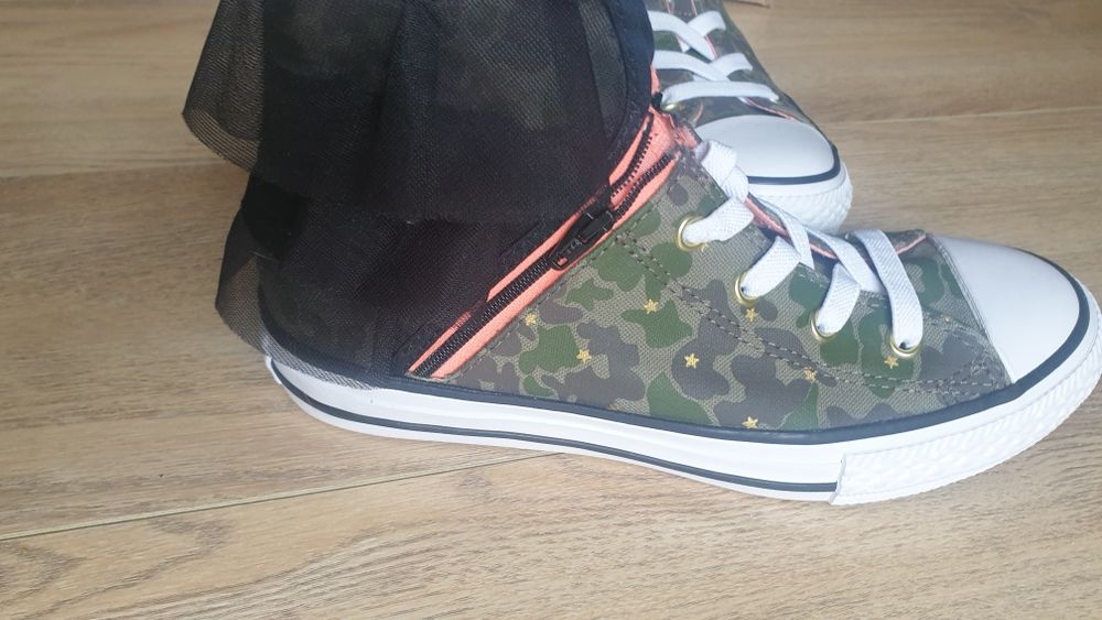 Converse fete. Noi, originali. Mărime 34.