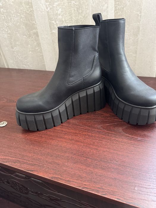 Ботинки женские Bershka