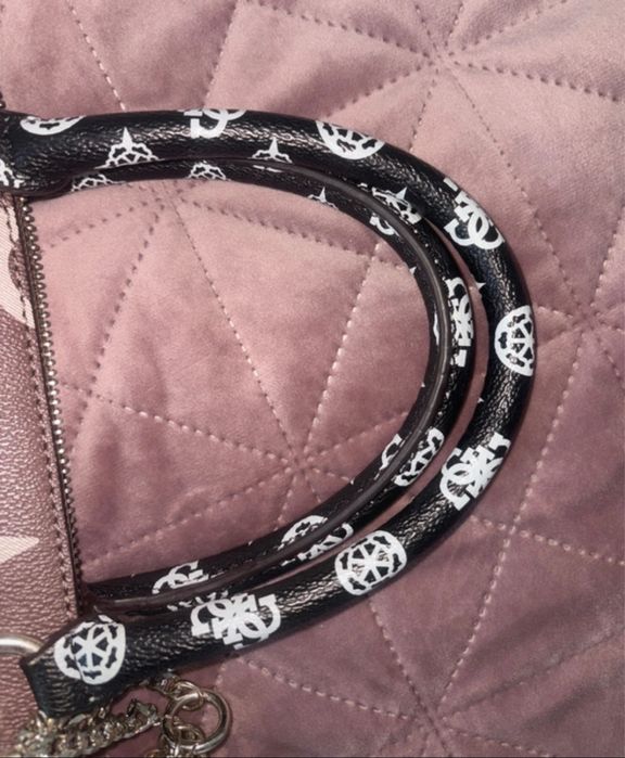 Geanta Guess in stare impecabila