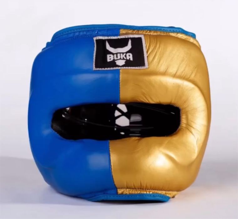 Продается боксерская перчатка и шлем