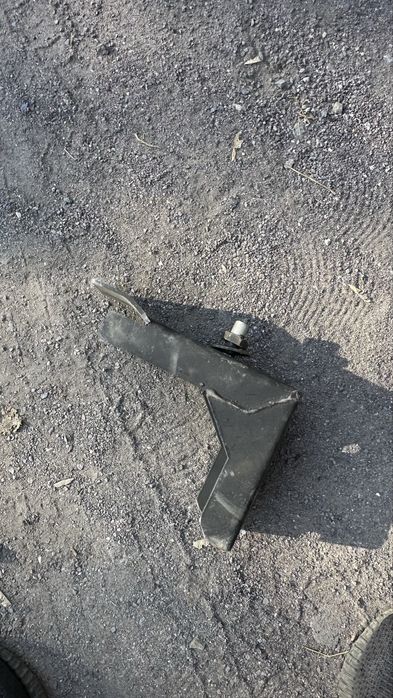 Продам кранштеин запасного колеса