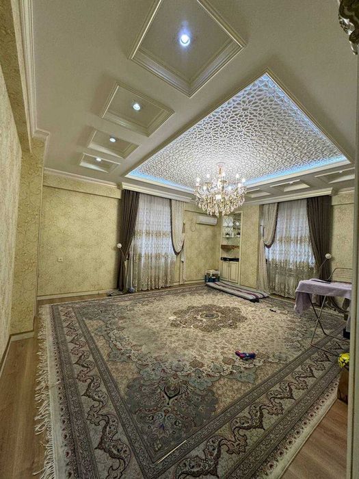 Срочно продаётся 1 эт кв вдоль дороги на перекрестке Нурафшон и Сагбан