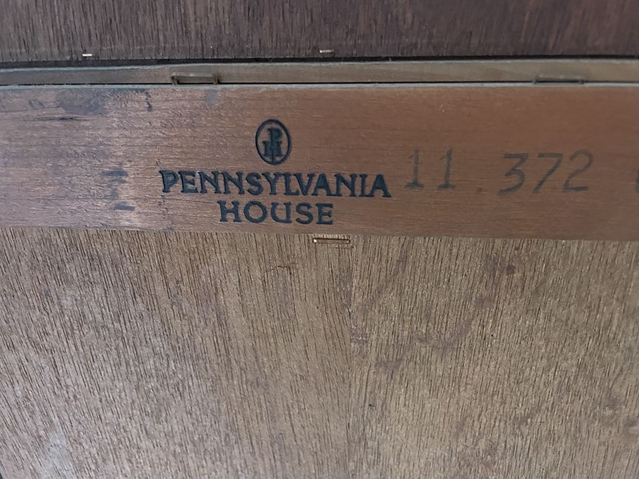 Ъглова витрина , салонен бюфет Pennsylvania House