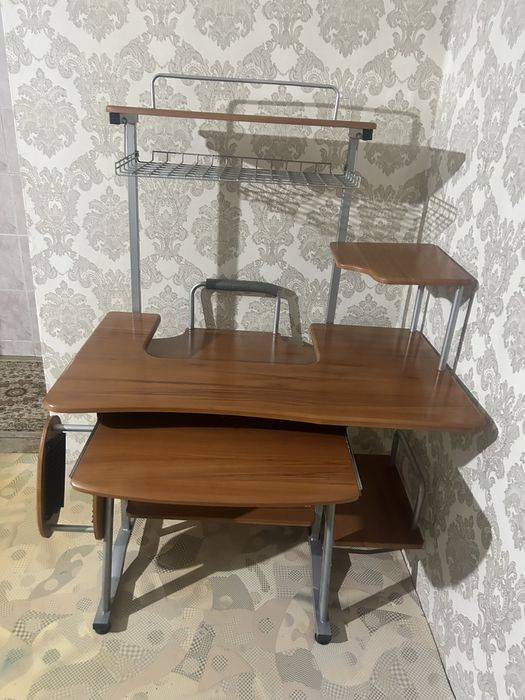 Продам компьютерный стол