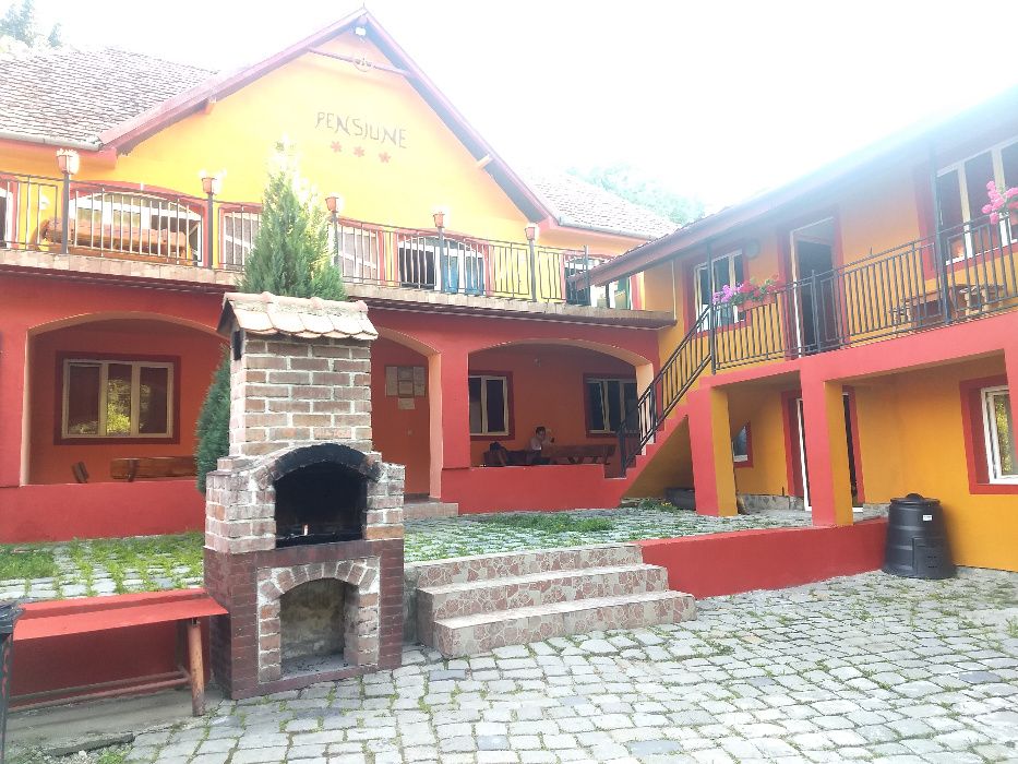 inchiriez cabana (La Titel)