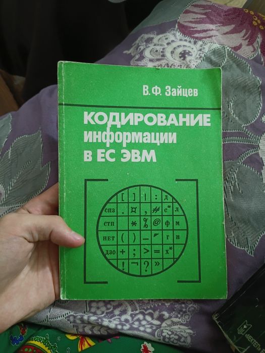 Книги срочно продам