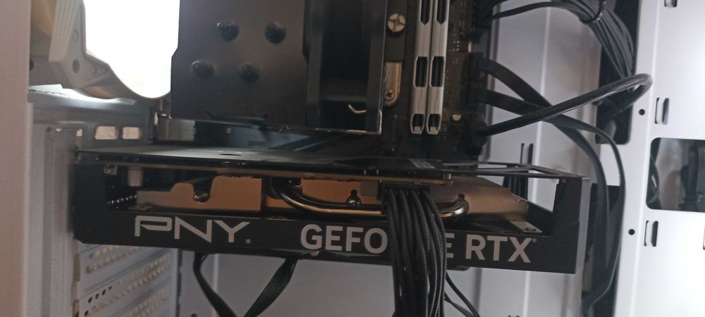 GeForce RTX 4060 8GB XLR8 Gaming.