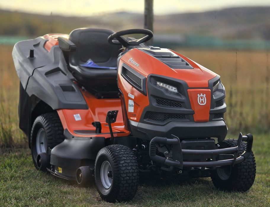 Tractoras gazon iarba Profesional Husqvarna USA 724 cm3 22 cp Briggs and Stratton start/stop + mulcere  2 cutite 115 latime Full!! Impecabil!
