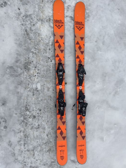 Skiuri black crows magnis 164,5