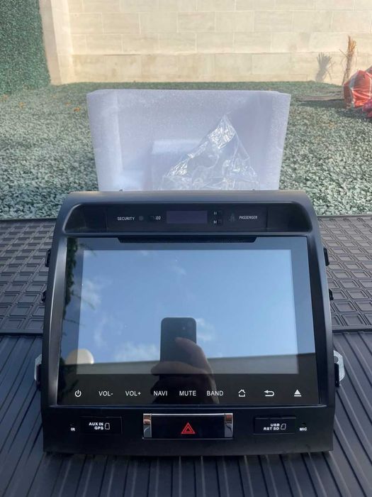 Монитори и конзоли за Toyota Land Crusier 200