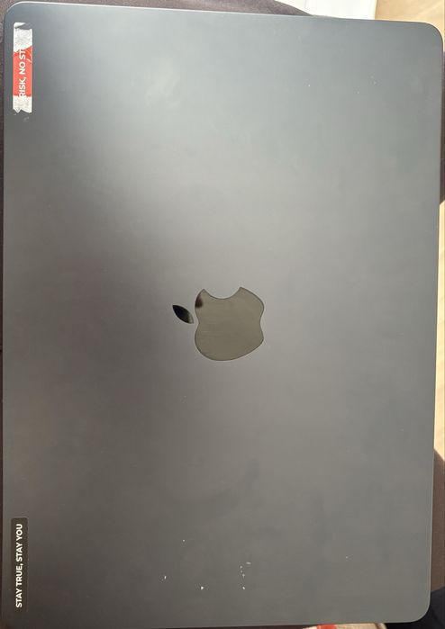 Продам MacBook M2 air 13