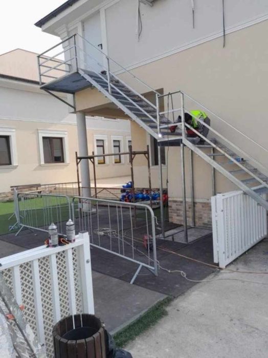 Scară zincată profesionala