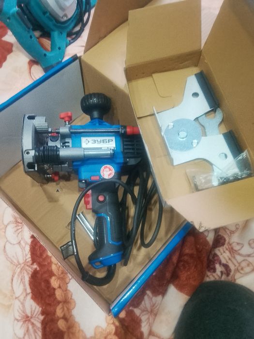 Продам фрезер ЗУБР