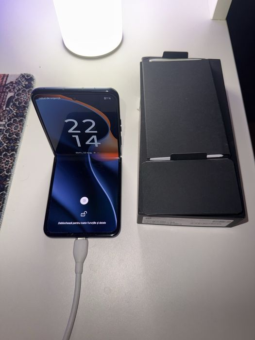 Motorola Razr 60 – Stare Impecabilă 10/10 (Ca Nou, Fără Zgârieturi)