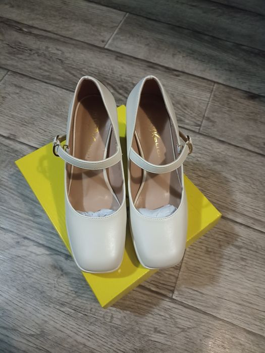 Обувь женская. Новая