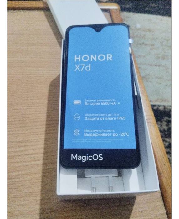 Продаю новый телефон honor