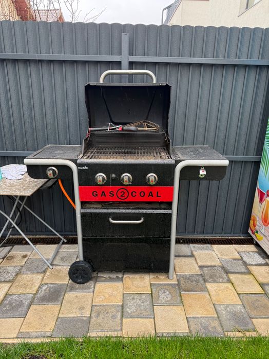 Gratar pe gaz si carbuni hibrid Char-Broil Gas2Coal - 3 + 1 arzatoare