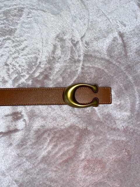 COACH Reversible Belt — tan/червено | Brass “C” buckle