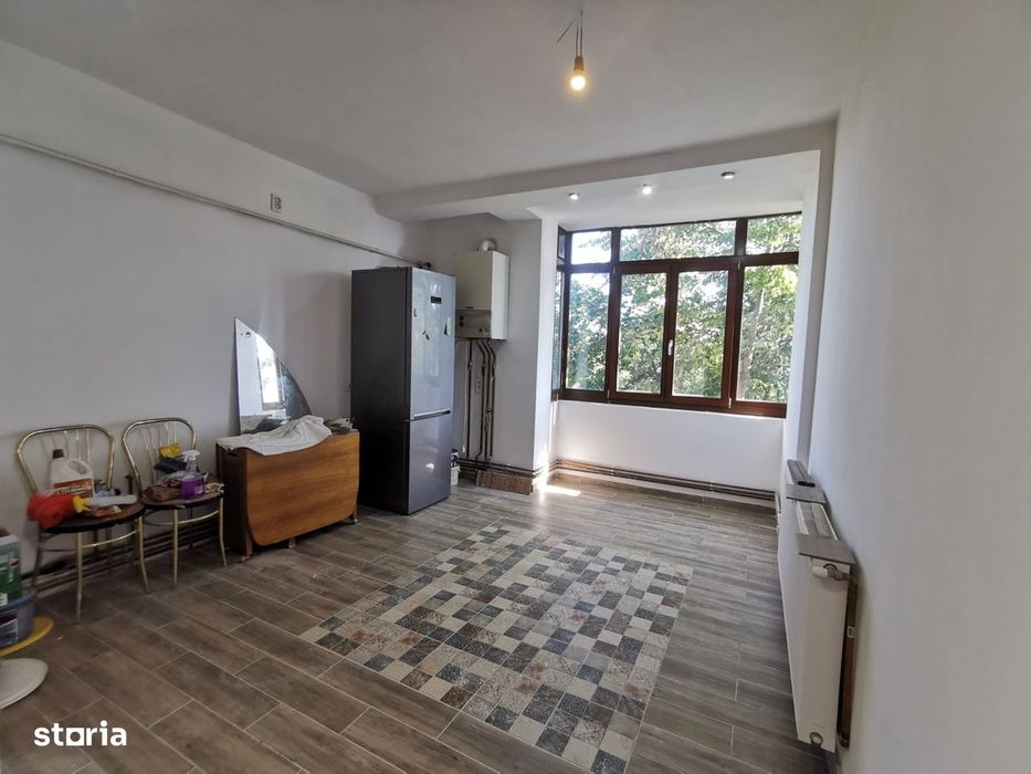 Apartament spatios 136 mp utili cu garaj ,terasă , balcon si boxa.