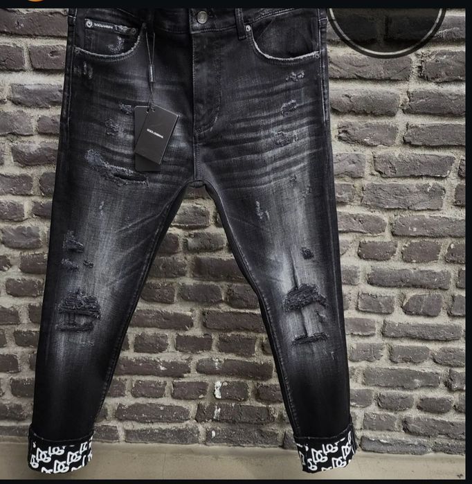 Vând blugi dsquared