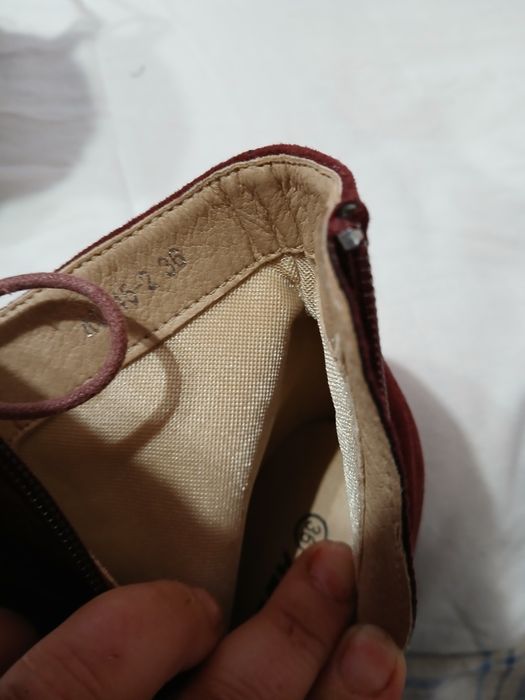 Botine decupate la vârf,vișinii, cu șiret și fermoar