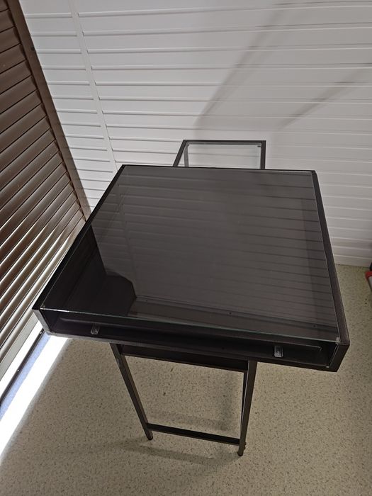 Doua vitrine expunere bijuterii sau obiecte mici, pentru masa/blat cu sertar 62x62