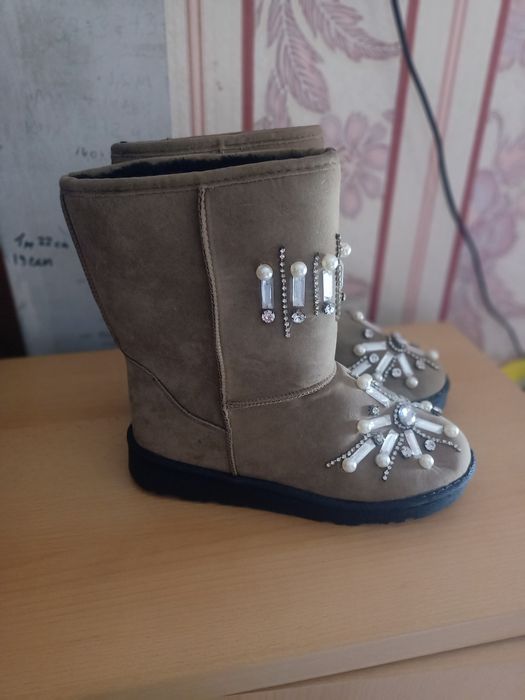 Продам зимние угги!!!