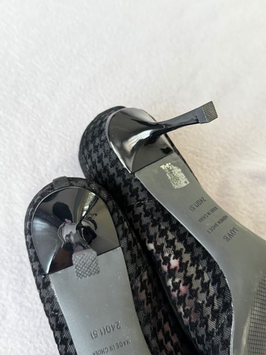 Женские черные туфли