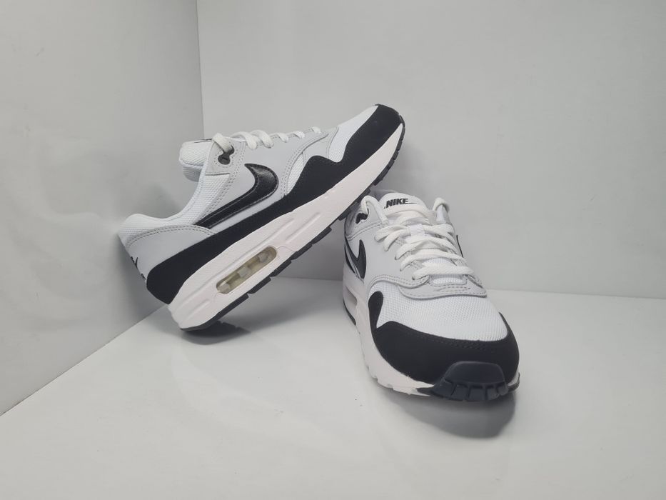 Маратонки Nike Air Max 1

Чисто нови с кутия.

Размер 38 стелка 24 см.

Цена 55 евро.
