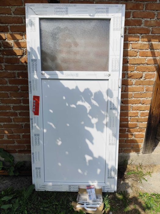 Нова, немска и качествена PVC врата.