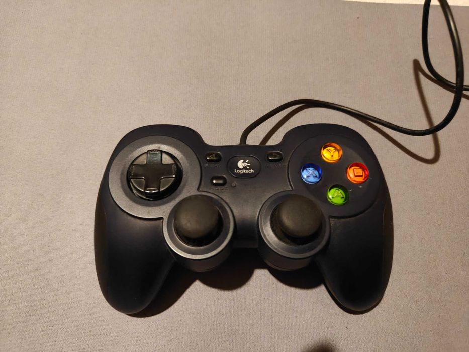 Logitech Gamepad F310 USB джойстик