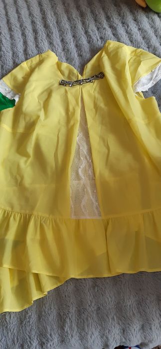 Продам нарядные платье и кофты ,новые.